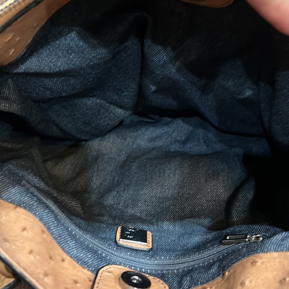 It’s a beige handbag never used it has no tags on it - Picture 3 of 4